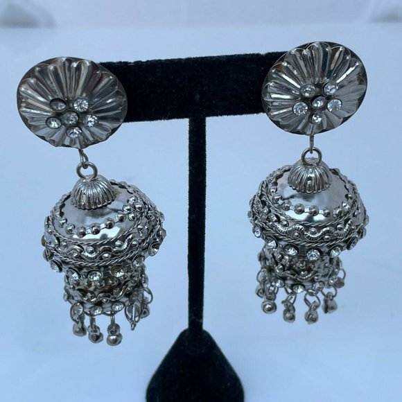 Fashion Earrings Silver Tone Fancy Jewelry Crystal Accents Traditional Earrings - Picture 11 of 11